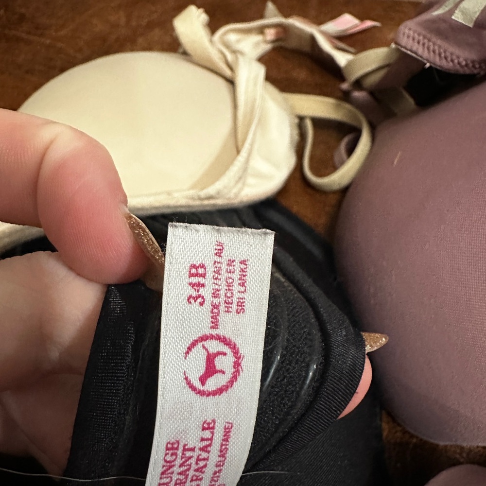 Lot of VS PINK Bras 36B - Picture 3 of 3